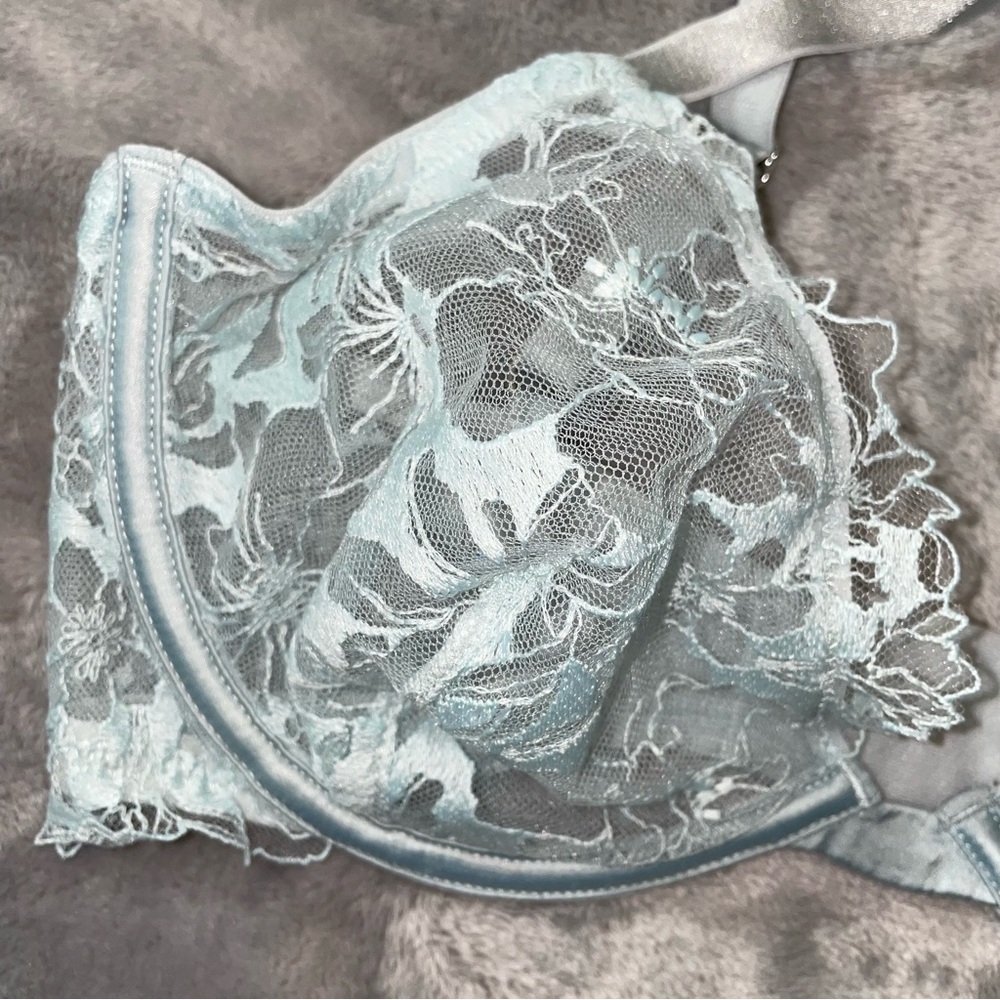 Victoria's Secret Lace Low Cut Demi Bra 32DD Underwire Plunge Light Blue - Picture 2 of 6